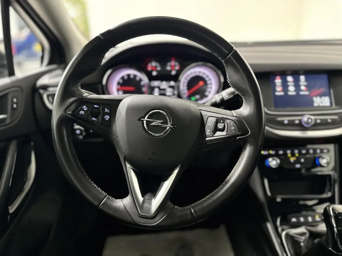 Business Elegance|KEYLESS|CARPLAY|LANE ASSIST