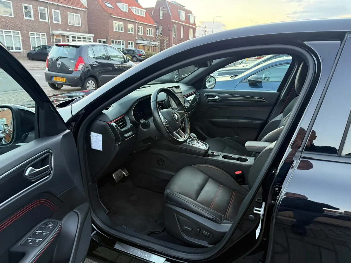 1.6 E-Tech Hybrid 145 R.S. Line, Panoramadak,Stoelverwarming,Stuurverwarming,Apple Carplay/Android