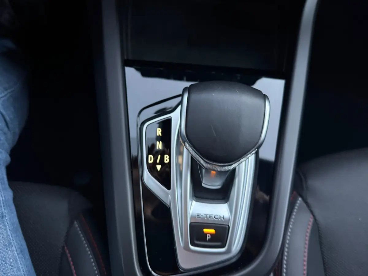 1.6 E-Tech Hybrid 145 R.S. Line, Panoramadak,Stoelverwarming,Stuurverwarming,Apple Carplay/Android