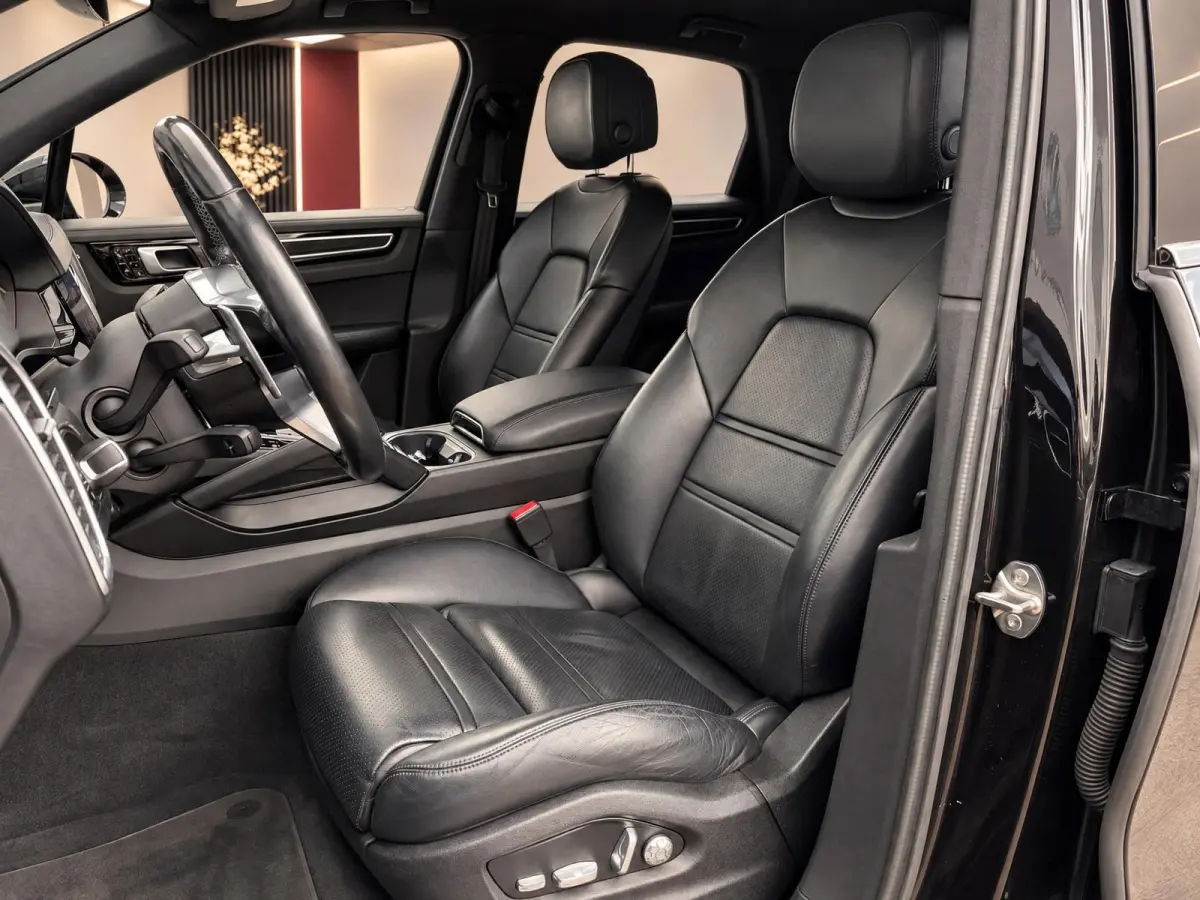3.0 E-Hybrid 462PK | Matrix | Bose | Memory | ACC | Carbon | 21" LMV | Trekhaak