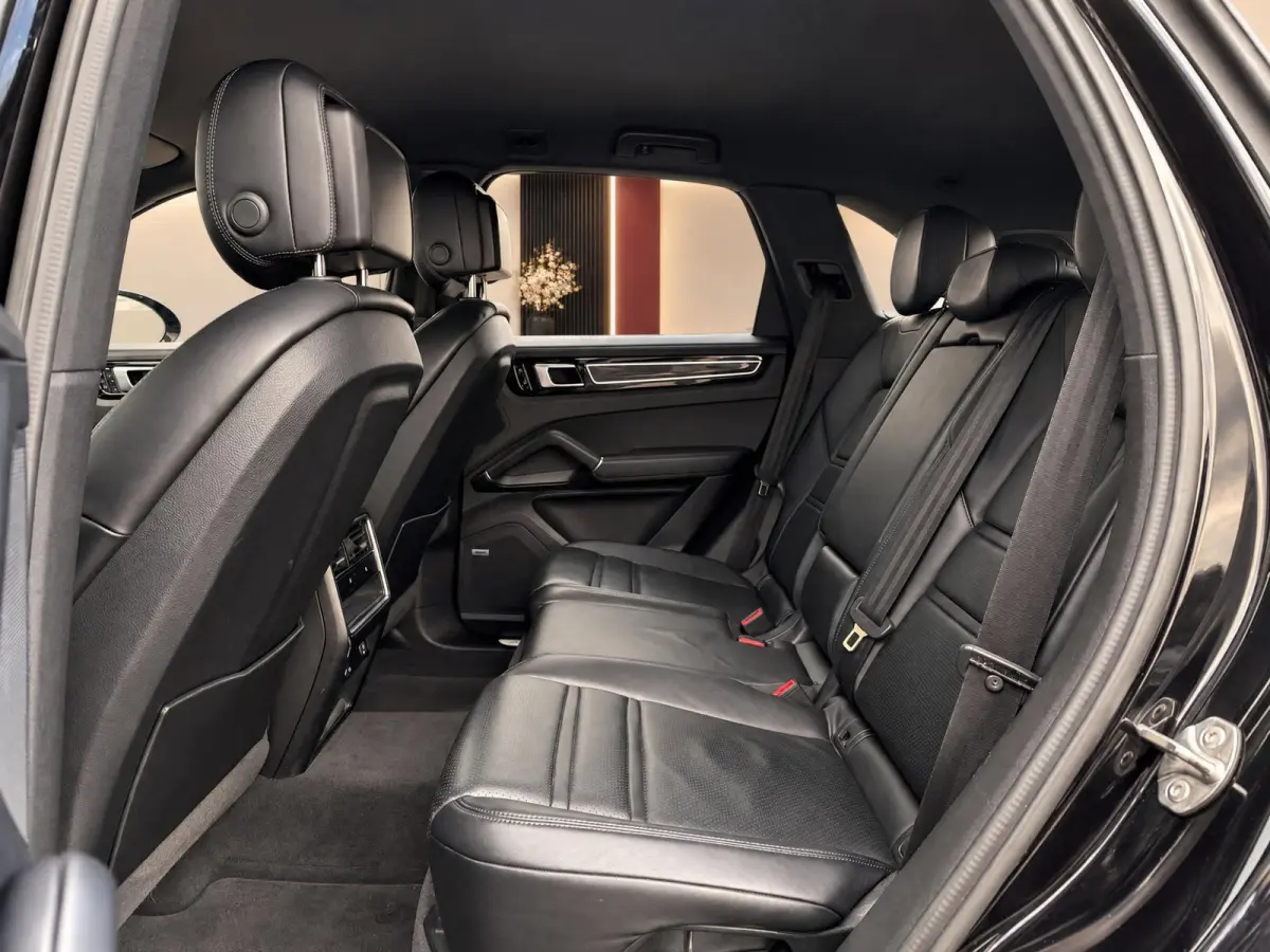 3.0 E-Hybrid 462PK | Matrix | Bose | Memory | ACC | Carbon | 21" LMV | Trekhaak