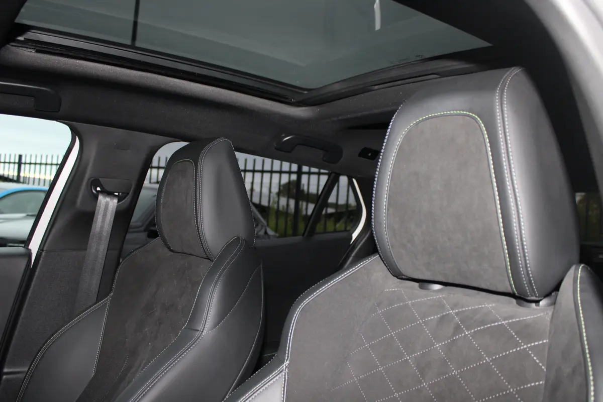 EV GT Pack 50 kWh | Fase 3 laden | SOH 93,38% | Panorama/schuifdak | Stoelverwarming | Navigatie | Camera | NL auto |
