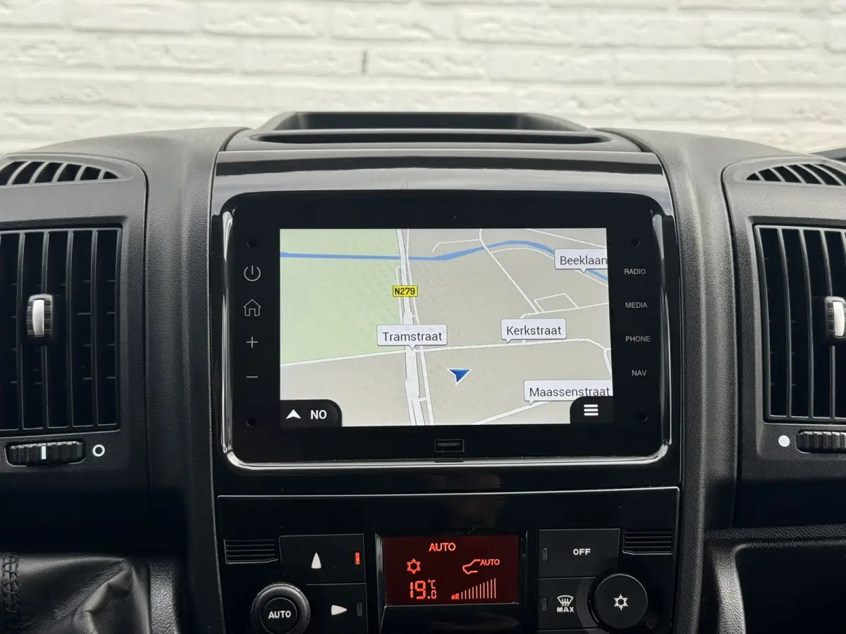 2.2 BlueHDi 140 L2H2 3.5t 6 pers Camera Carplay Trekhaak 3000kg Cruise Navigatie
