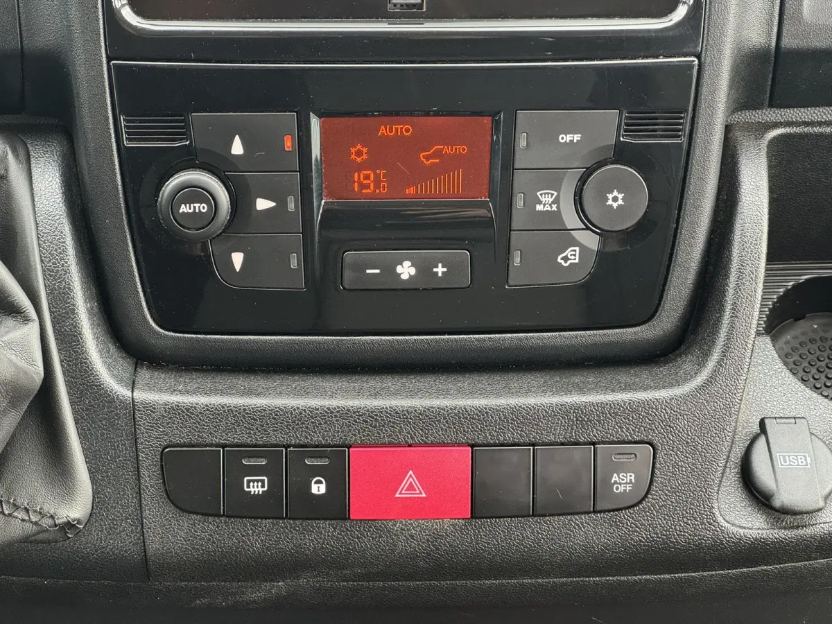 2.2 BlueHDi 140 L2H2 3.5t 6 pers Camera Carplay Trekhaak 3000kg Cruise Navigatie