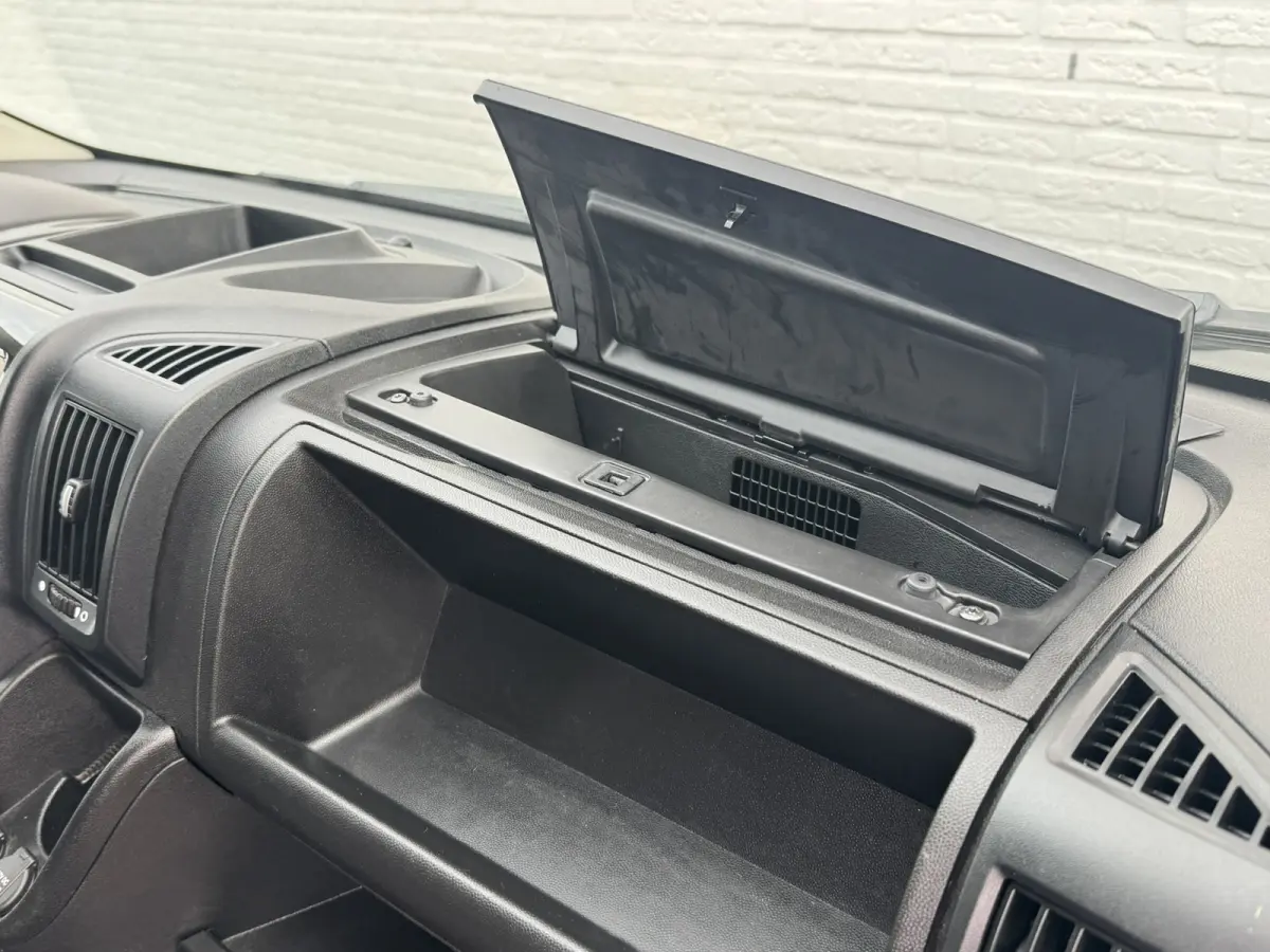 2.2 BlueHDi 140 L2H2 3.5t 6 pers Camera Carplay Trekhaak 3000kg Cruise Navigatie
