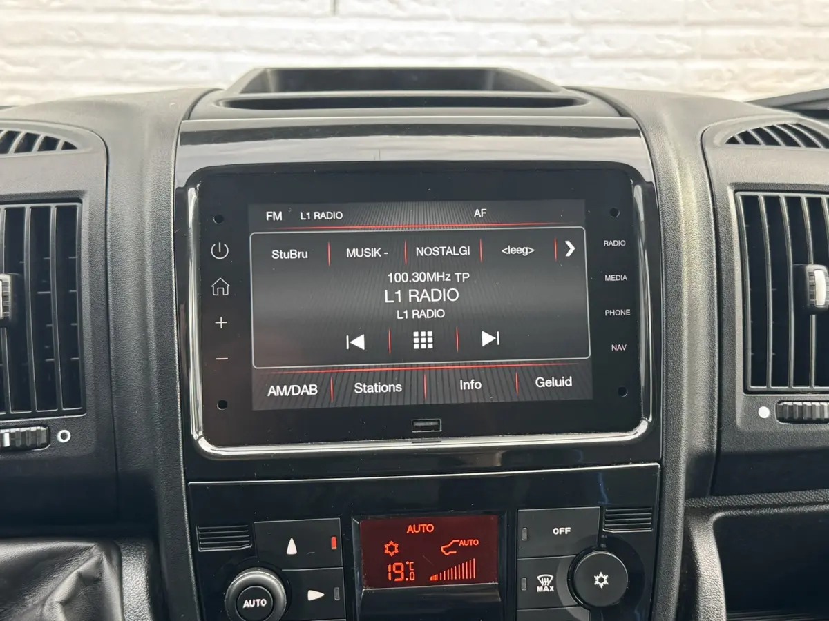 2.2 BlueHDi 140 L2H2 3.5t 6 pers Camera Carplay Trekhaak 3000kg Cruise Navigatie