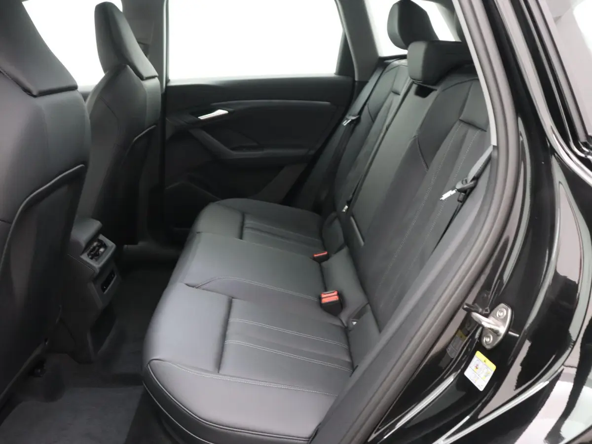 Advanced edition performance 100 kWh 306 PK | Navigatie | Omgevingscamera’s | Elektrisch instelbare stoelen | MMI Bijrijdersscherm | Leder-kunstlederen sportstoelen | Matrix Ledkoplampen| 