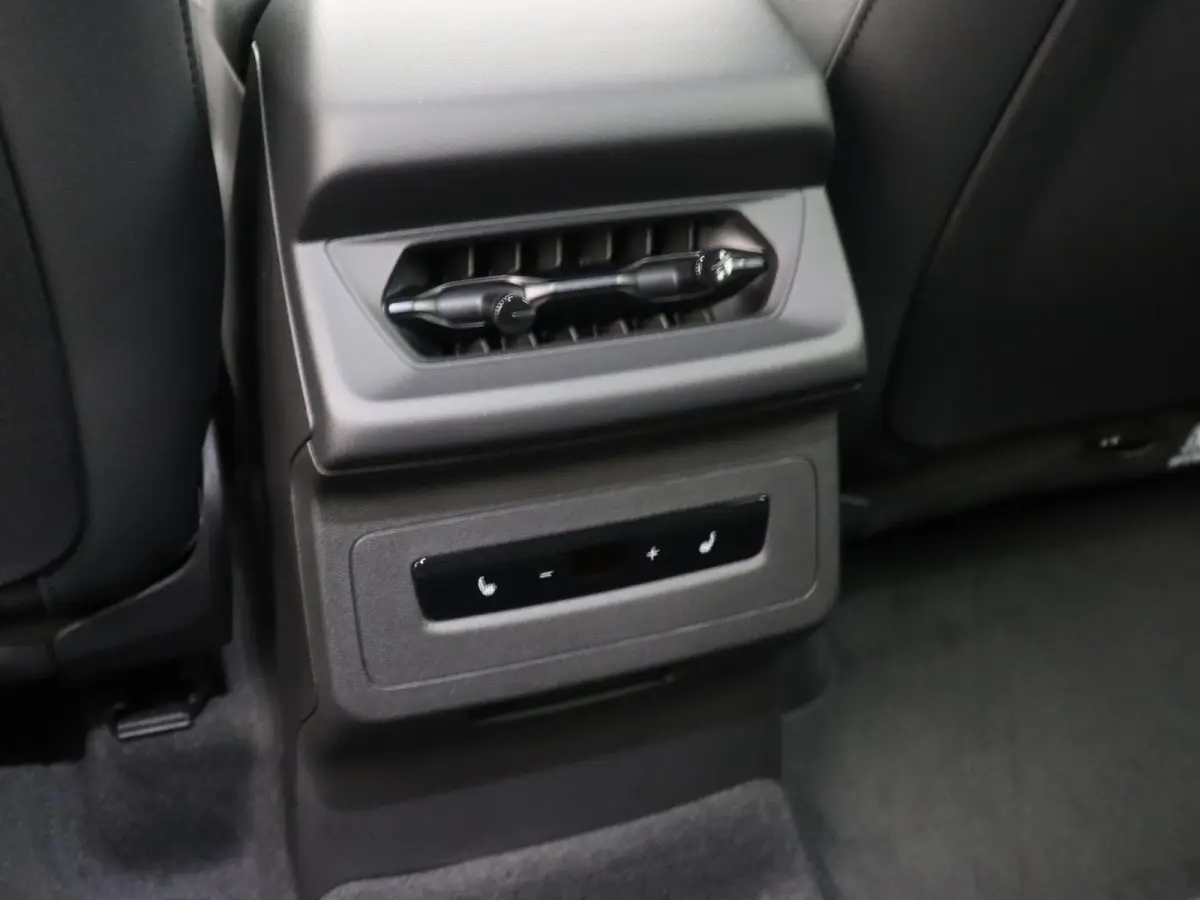 Advanced edition performance 100 kWh 306 PK | Navigatie | Omgevingscamera’s | Elektrisch instelbare stoelen | MMI Bijrijdersscherm | Leder-kunstlederen sportstoelen | Matrix Ledkoplampen| 
