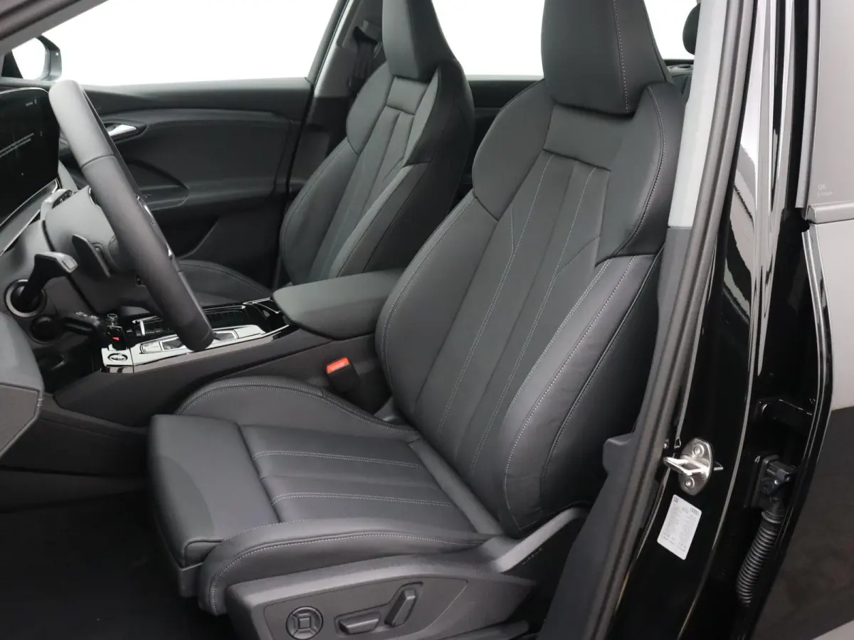 Advanced edition performance 100 kWh 306 PK | Navigatie | Omgevingscamera’s | Elektrisch instelbare stoelen | MMI Bijrijdersscherm | Leder-kunstlederen sportstoelen | Matrix Ledkoplampen| 
