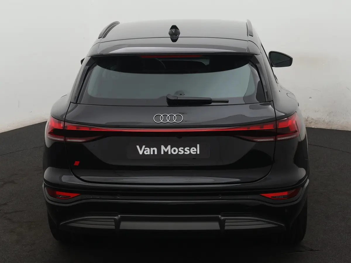 Advanced edition performance 100 kWh 306 PK | Navigatie | Omgevingscamera’s | Elektrisch instelbare stoelen | MMI Bijrijdersscherm | Leder-kunstlederen sportstoelen | Matrix Ledkoplampen| 