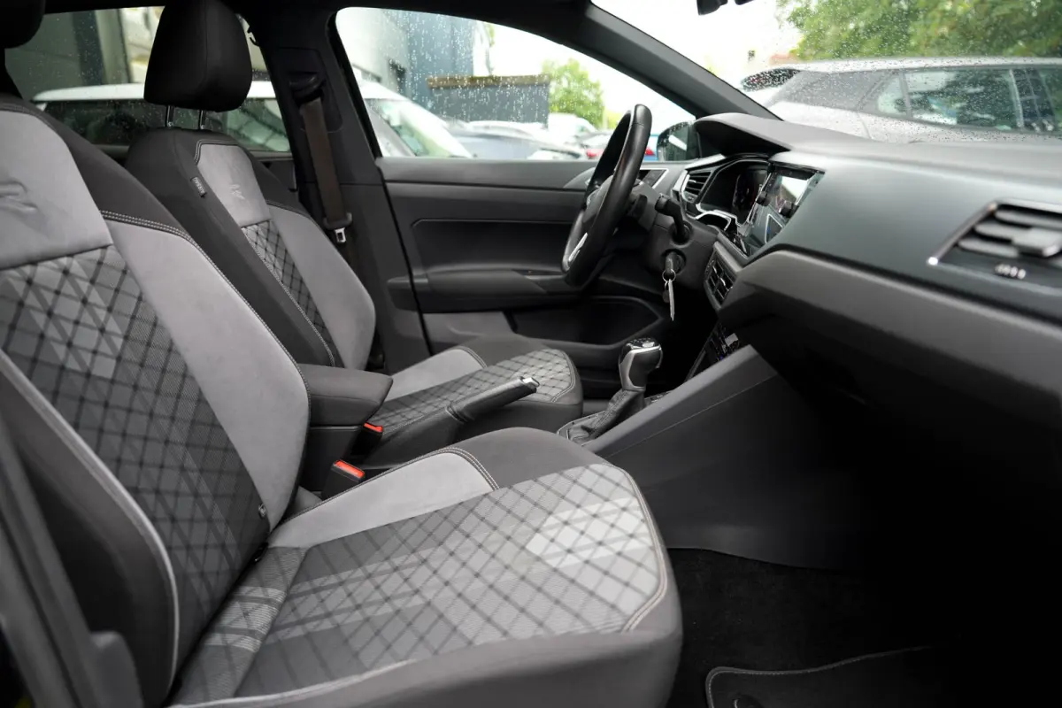 1.0 TSI R-Line | Panorama | ACC | Carplay | Camera | IQ Light