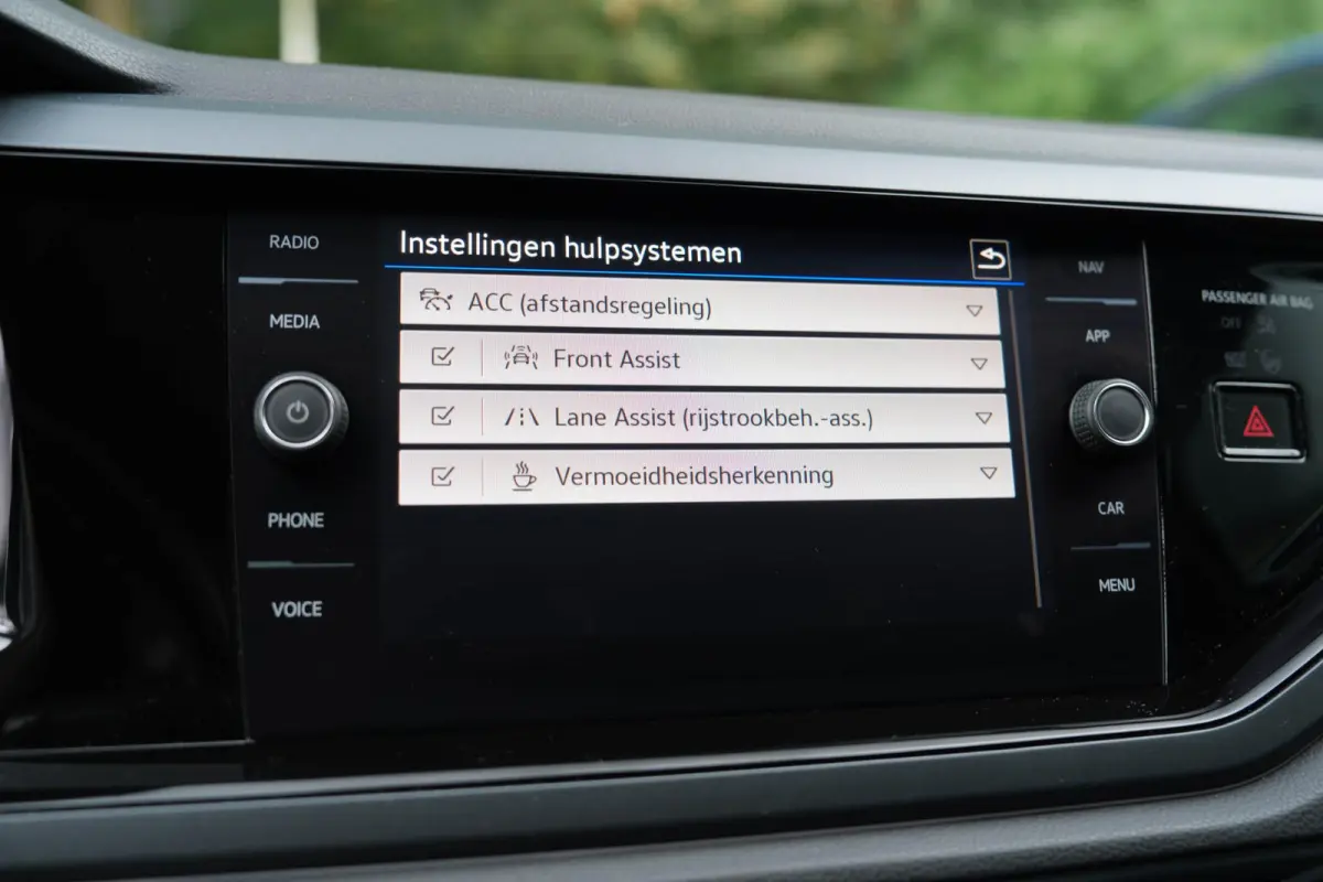 1.0 TSI R-Line | Panorama | ACC | Carplay | Camera | IQ Light