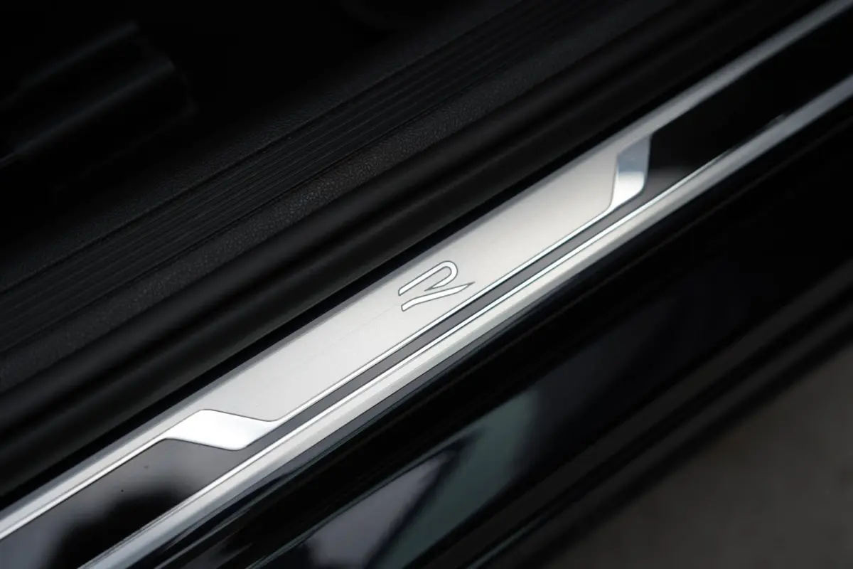 1.0 TSI R-Line | Panorama | ACC | Carplay | Camera | IQ Light