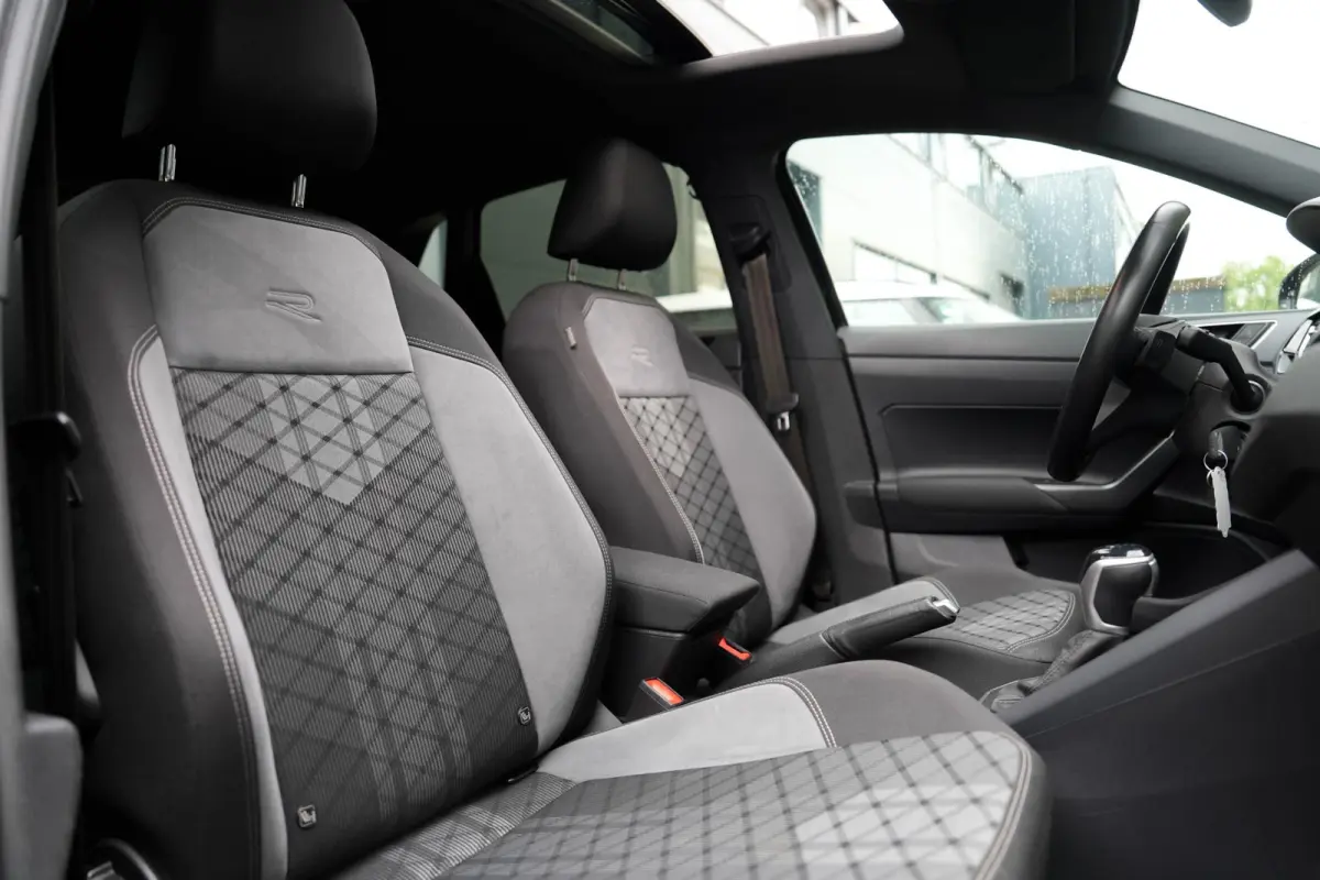 1.0 TSI R-Line | Panorama | ACC | Carplay | Camera | IQ Light
