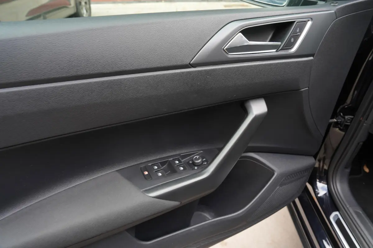 1.0 TSI R-Line | Panorama | ACC | Carplay | Camera | IQ Light