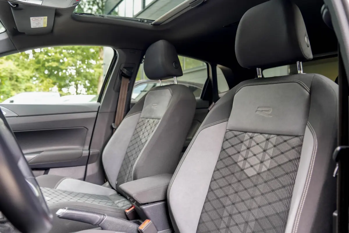 1.0 TSI R-Line | Panorama | ACC | Carplay | Camera | IQ Light