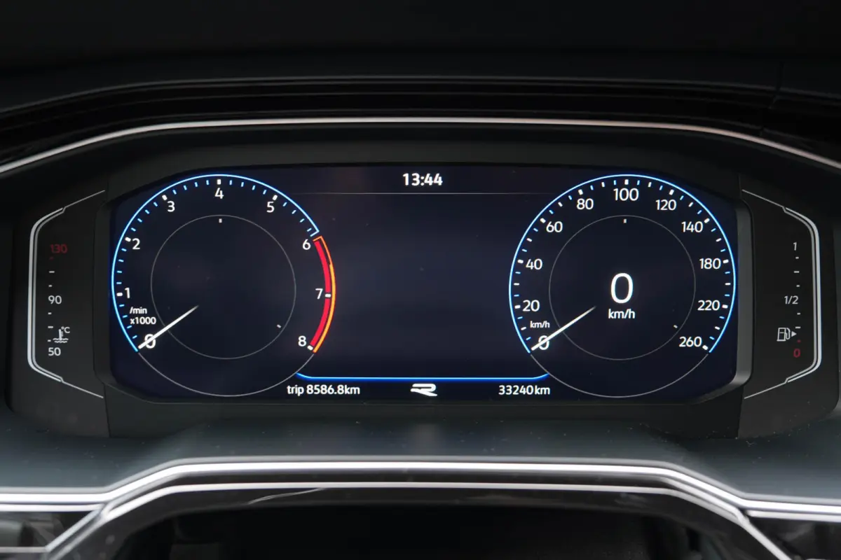 1.0 TSI R-Line | Panorama | ACC | Carplay | Camera | IQ Light