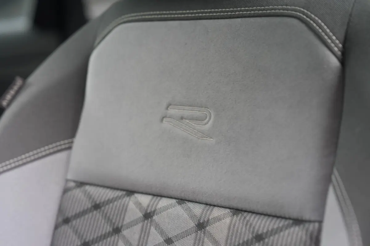 1.0 TSI R-Line | Panorama | ACC | Carplay | Camera | IQ Light