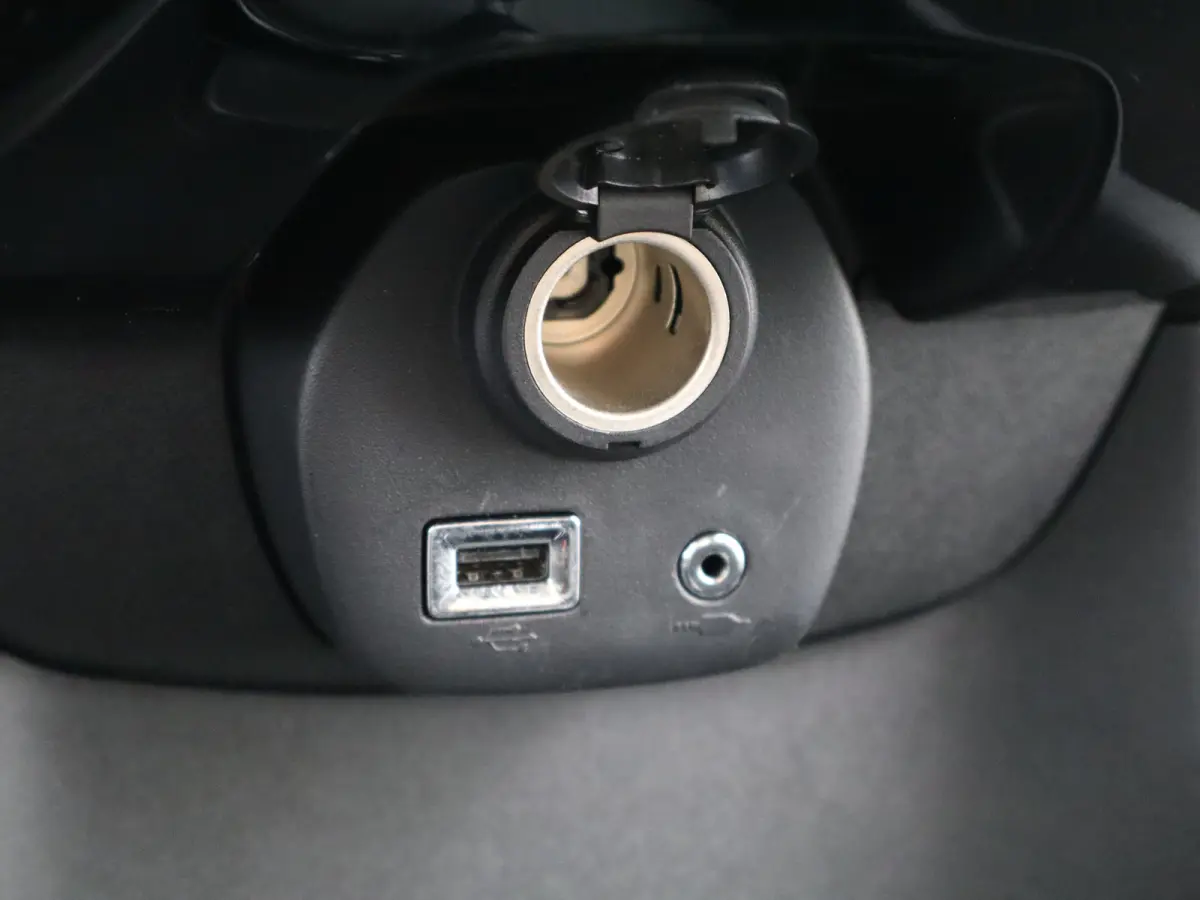 1.0 e-VTi Allure Carplay | Camera | Climate Control | Keyless | Bluetooth Telefoonverbinding | 15" Lichtmetalen Velgen | Origineel NL!