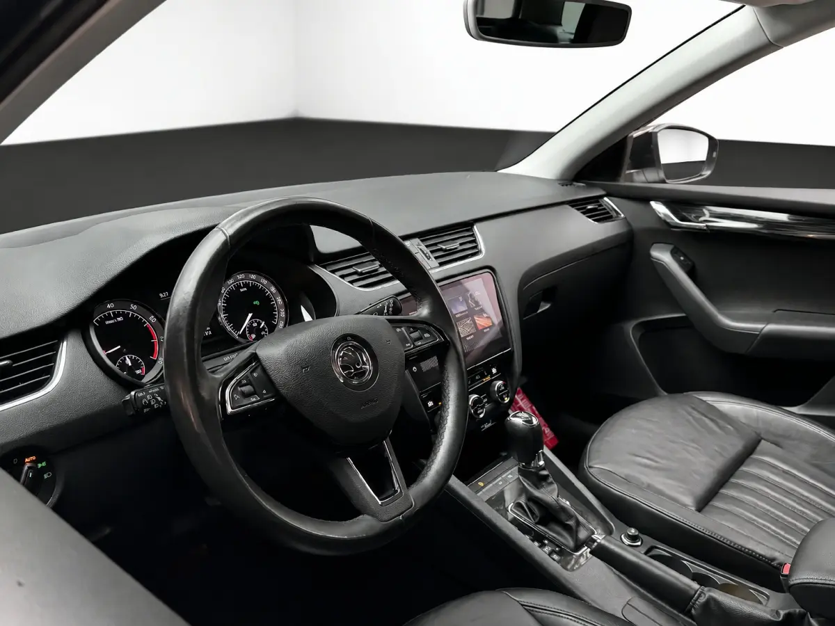 1.5 TSI 150PK DSG GREENTECH BUSINESS PLUS EDITION TREKHAAK/CAMERA/CARPLAY/LEDER
