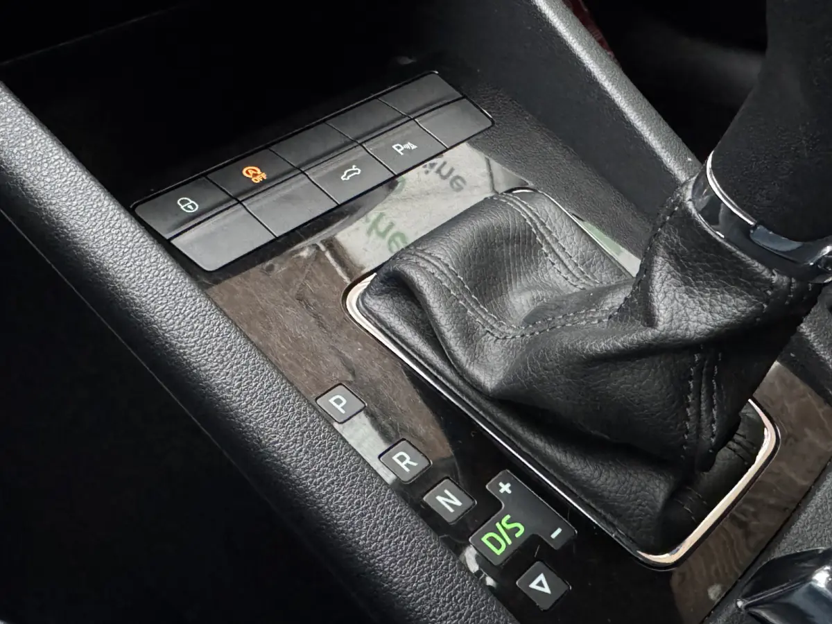 1.5 TSI 150PK DSG GREENTECH BUSINESS PLUS EDITION TREKHAAK/CAMERA/CARPLAY/LEDER