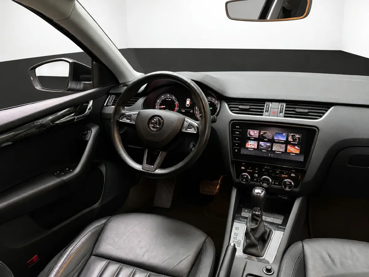 1.5 TSI 150PK DSG GREENTECH BUSINESS PLUS EDITION TREKHAAK/CAMERA/CARPLAY/LEDER