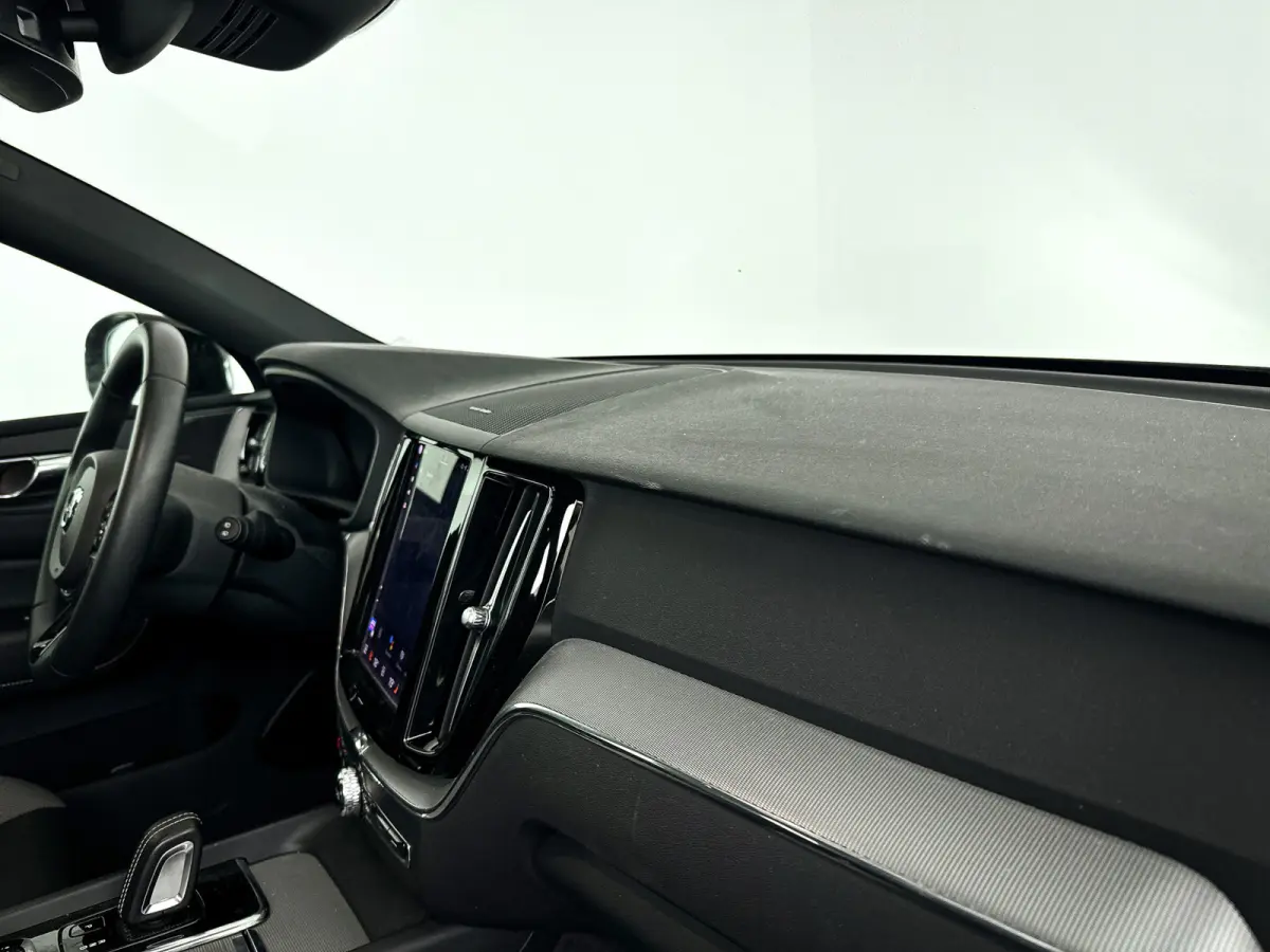T6 Plug-in hybrid AWD Plus Dark | Panoramadak | Parkeercamera | Stoel- en Stuurverwarming