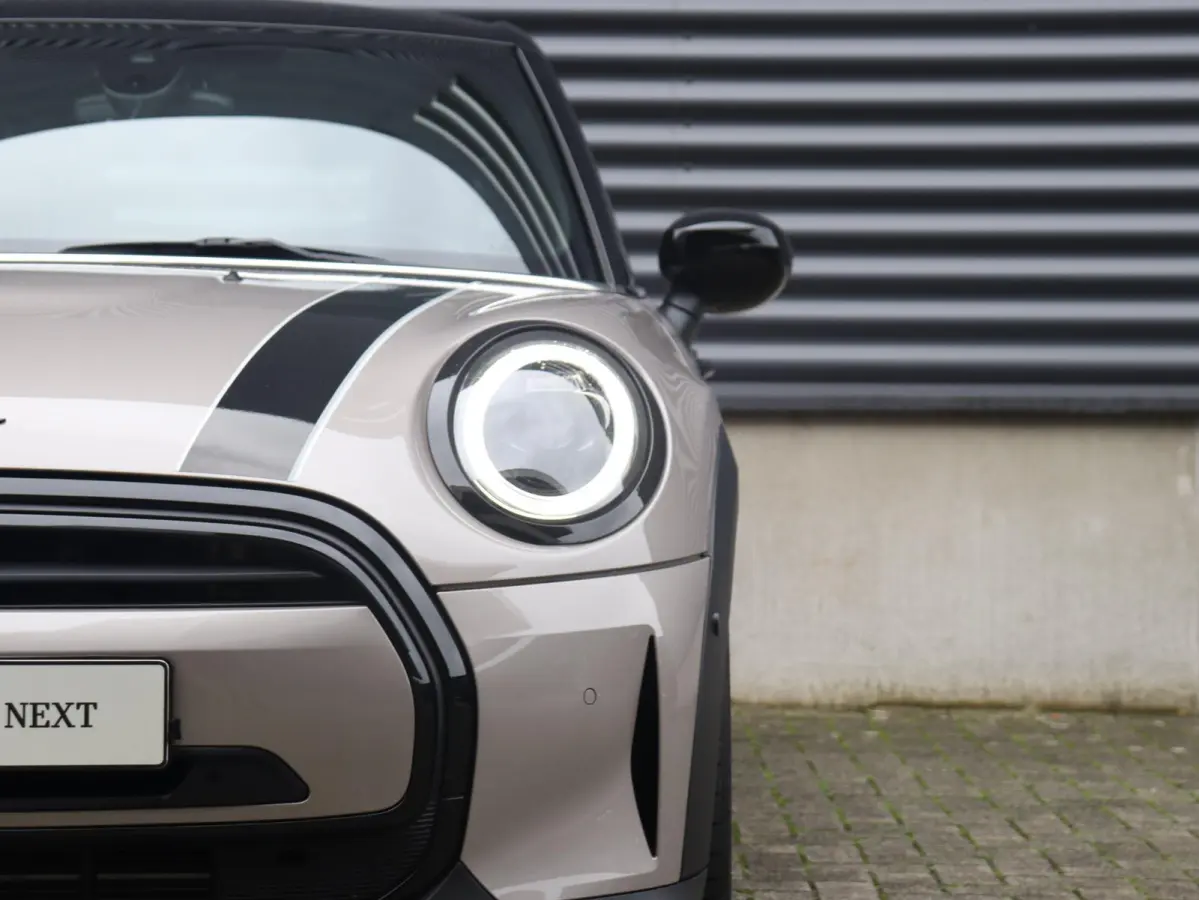 Cooper | Camden Edition + Panodak + Sportstoelen + Apple Carplay + Camera + Comfort Access + Stuurwiel Verwarmd + 17'' LMV