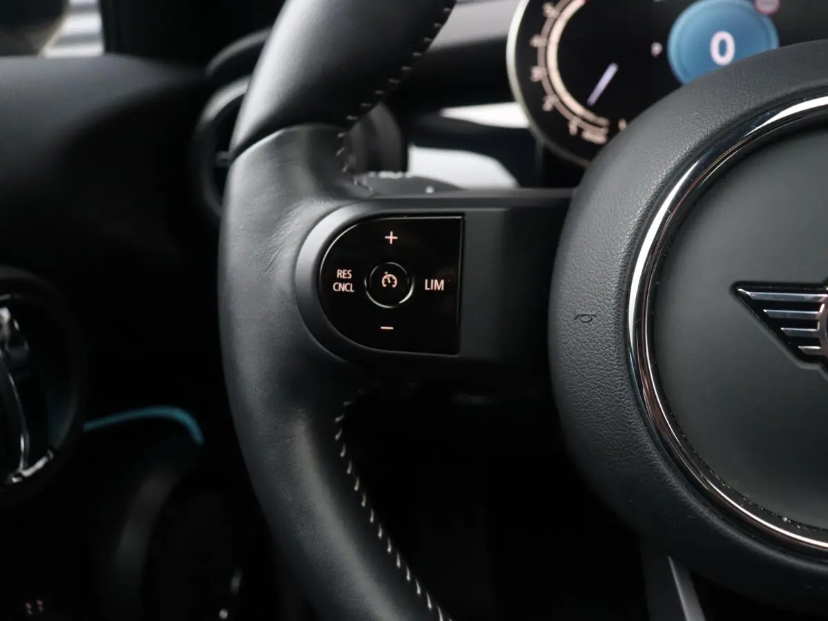 Cooper | Camden Edition + Panodak + Sportstoelen + Apple Carplay + Camera + Comfort Access + Stuurwiel Verwarmd + 17'' LMV