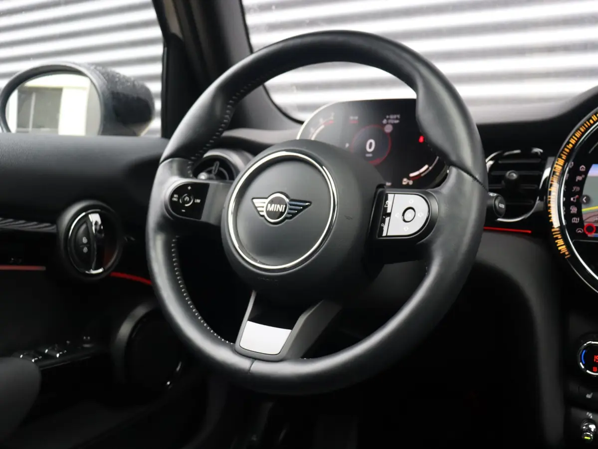 Cooper | Camden Edition + Panodak + Sportstoelen + Apple Carplay + Camera + Comfort Access + Stuurwiel Verwarmd + 17'' LMV