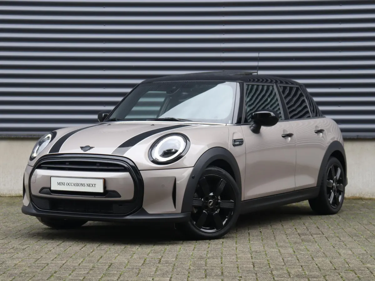 Cooper | Camden Edition + Panodak + Sportstoelen + Apple Carplay + Camera + Comfort Access + Stuurwiel Verwarmd + 17'' LMV