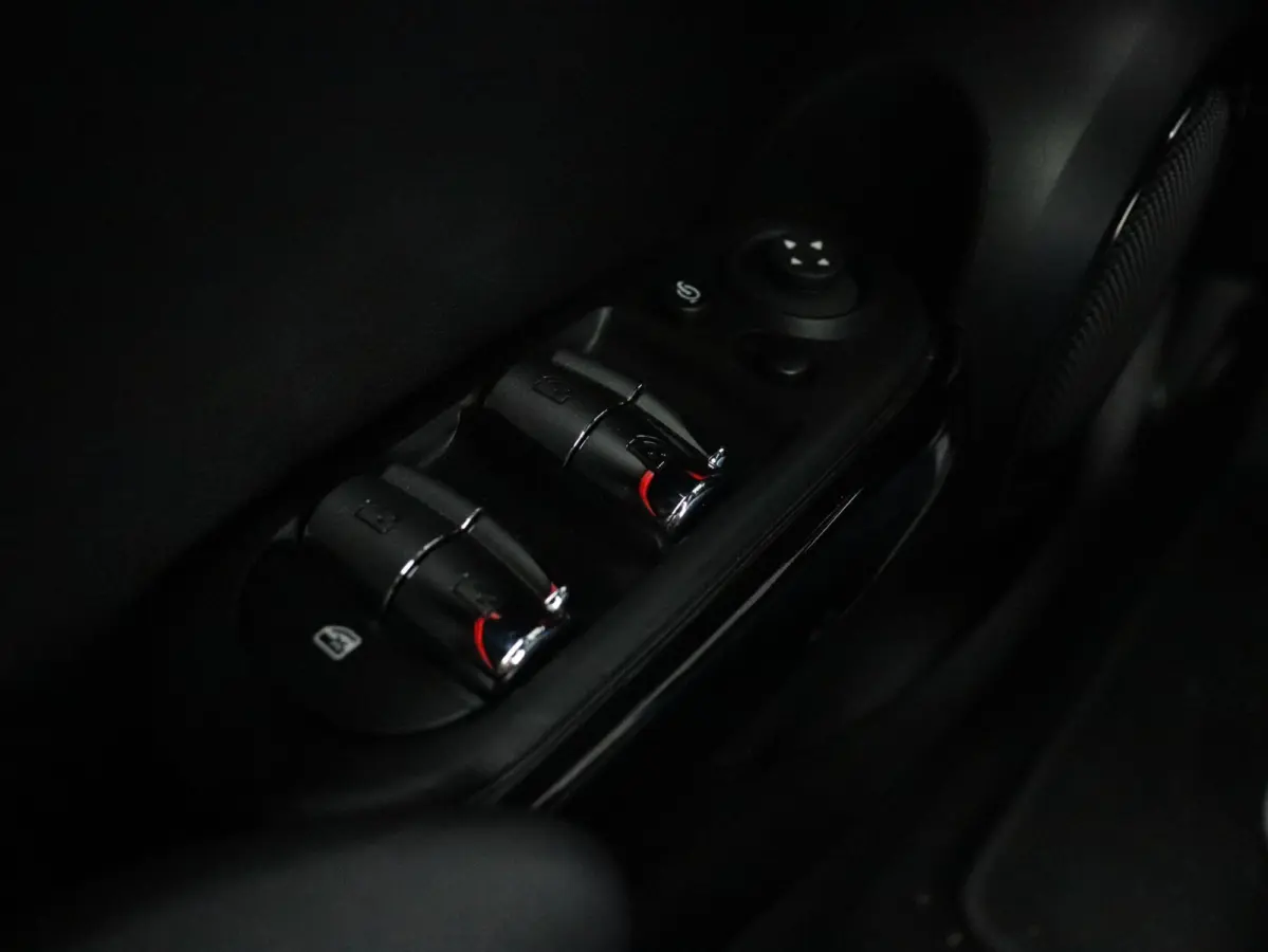 Cooper | Camden Edition + Panodak + Sportstoelen + Apple Carplay + Camera + Comfort Access + Stuurwiel Verwarmd + 17'' LMV