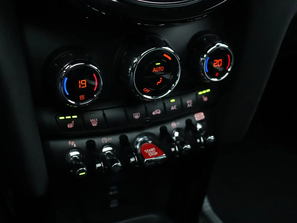 Cooper | Camden Edition + Panodak + Sportstoelen + Apple Carplay + Camera + Comfort Access + Stuurwiel Verwarmd + 17'' LMV