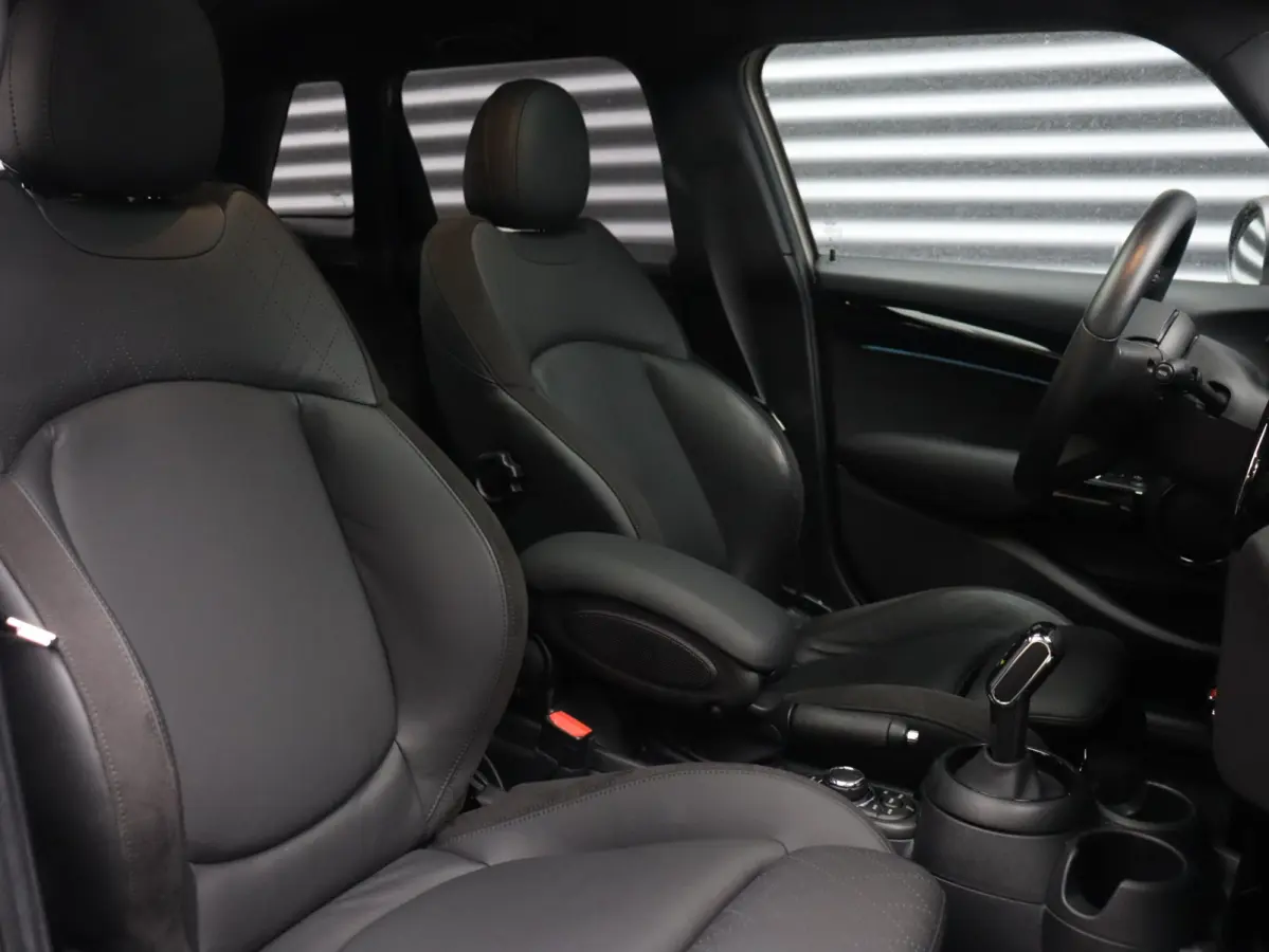 Cooper | Camden Edition + Panodak + Sportstoelen + Apple Carplay + Camera + Comfort Access + Stuurwiel Verwarmd + 17'' LMV