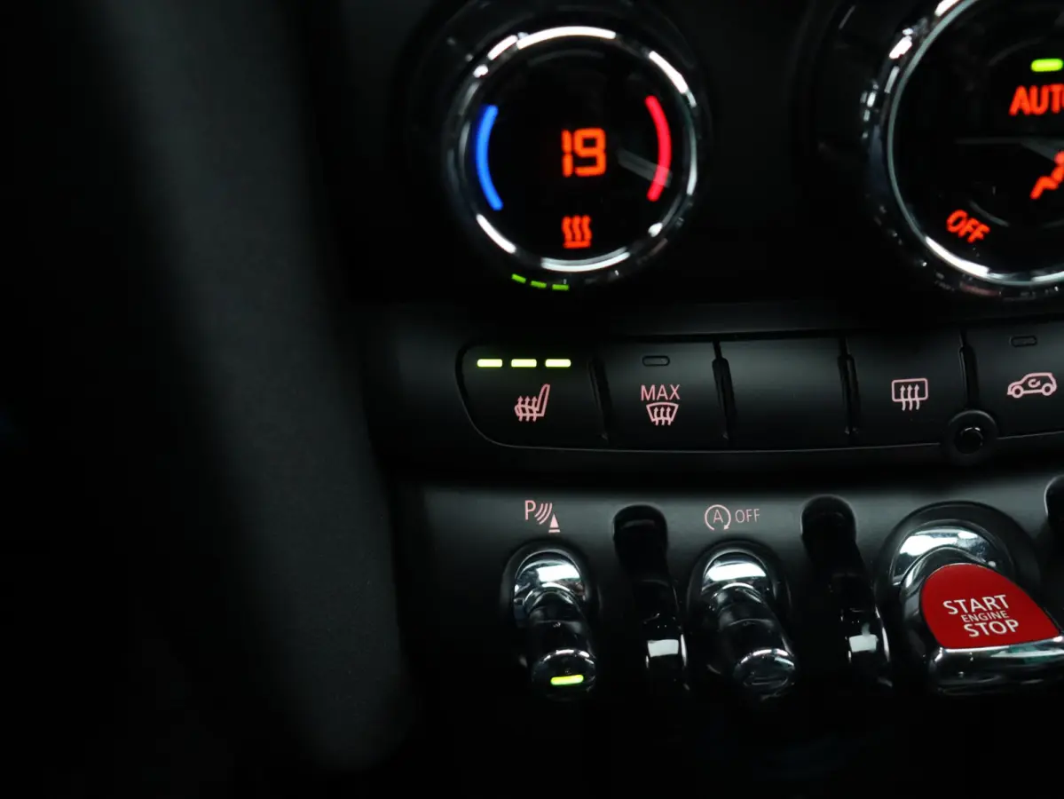 Cooper | Camden Edition + Panodak + Sportstoelen + Apple Carplay + Camera + Comfort Access + Stuurwiel Verwarmd + 17'' LMV
