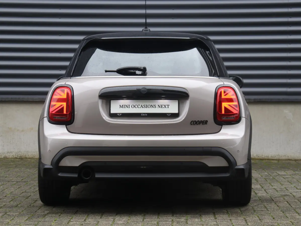 Cooper | Camden Edition + Panodak + Sportstoelen + Apple Carplay + Camera + Comfort Access + Stuurwiel Verwarmd + 17'' LMV