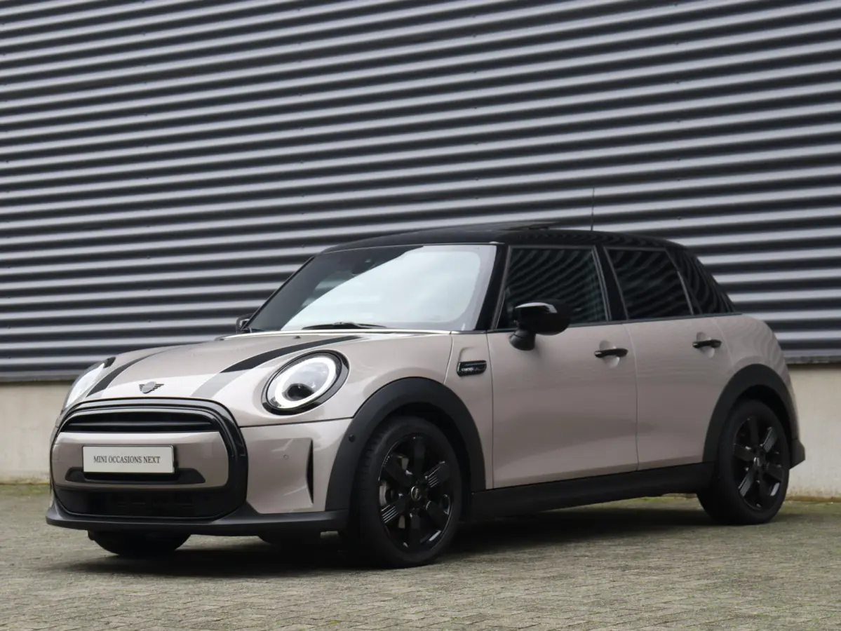 Cooper | Camden Edition + Panodak + Sportstoelen + Apple Carplay + Camera + Comfort Access + Stuurwiel Verwarmd + 17'' LMV