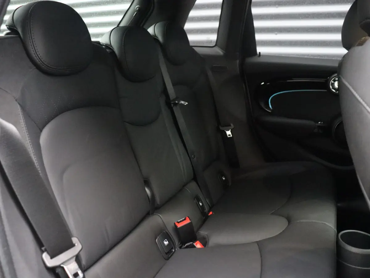 Cooper | Camden Edition + Panodak + Sportstoelen + Apple Carplay + Camera + Comfort Access + Stuurwiel Verwarmd + 17'' LMV