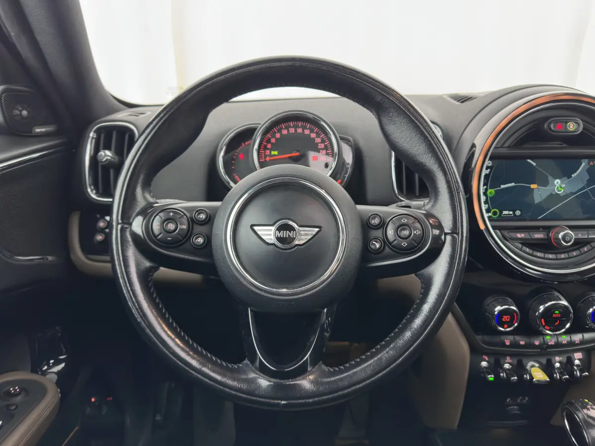 1.5 Cooper ALL4 Aut. *PANO | LEATHER | FULL-LED | HARMAN/KARDON | ADAPTIVE-CRUISE | CAMERA | SPORTSEATS | PRIVACY-GLASS | NAVI-FULLMAP | ECC | PDC | 19''ALU*