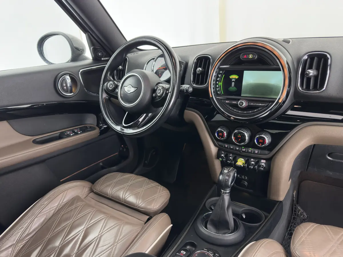 1.5 Cooper ALL4 Aut. *PANO | LEATHER | FULL-LED | HARMAN/KARDON | ADAPTIVE-CRUISE | CAMERA | SPORTSEATS | PRIVACY-GLASS | NAVI-FULLMAP | ECC | PDC | 19''ALU*