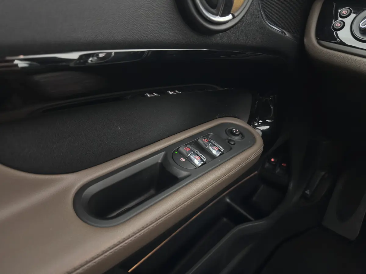 1.5 Cooper ALL4 Aut. *PANO | LEATHER | FULL-LED | HARMAN/KARDON | ADAPTIVE-CRUISE | CAMERA | SPORTSEATS | PRIVACY-GLASS | NAVI-FULLMAP | ECC | PDC | 19''ALU*