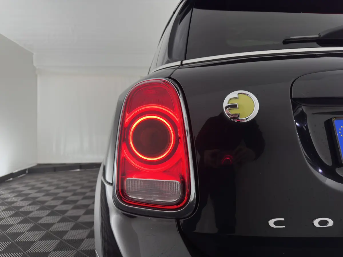 1.5 Cooper ALL4 Aut. *PANO | LEATHER | FULL-LED | HARMAN/KARDON | ADAPTIVE-CRUISE | CAMERA | SPORTSEATS | PRIVACY-GLASS | NAVI-FULLMAP | ECC | PDC | 19''ALU*