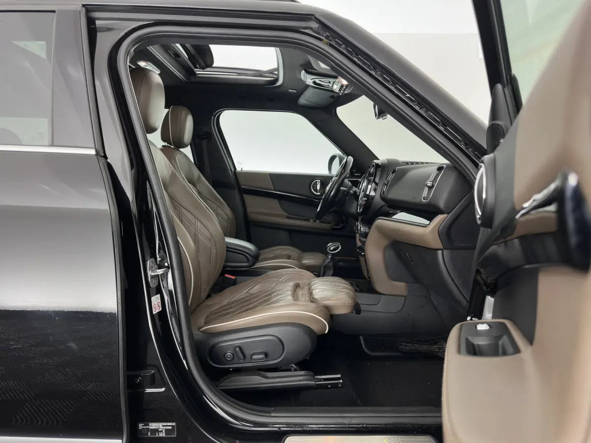 1.5 Cooper ALL4 Aut. *PANO | LEATHER | FULL-LED | HARMAN/KARDON | ADAPTIVE-CRUISE | CAMERA | SPORTSEATS | PRIVACY-GLASS | NAVI-FULLMAP | ECC | PDC | 19''ALU*