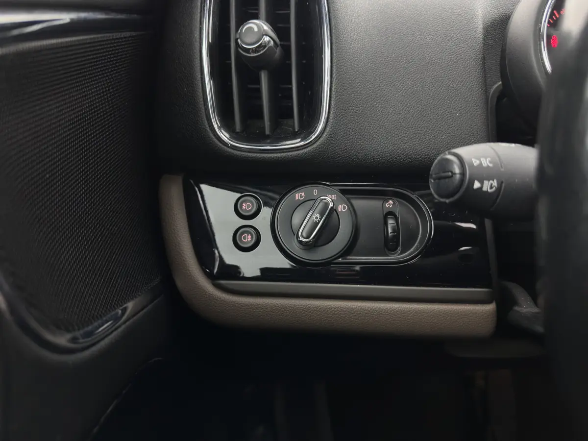 1.5 Cooper ALL4 Aut. *PANO | LEATHER | FULL-LED | HARMAN/KARDON | ADAPTIVE-CRUISE | CAMERA | SPORTSEATS | PRIVACY-GLASS | NAVI-FULLMAP | ECC | PDC | 19''ALU*