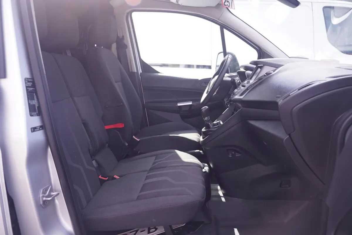 1.5 TDCI L1 Trend Navi, Camera, D-Riem vv 160 dkm Airco, Trekhaak, PDC achter, 3-Zits