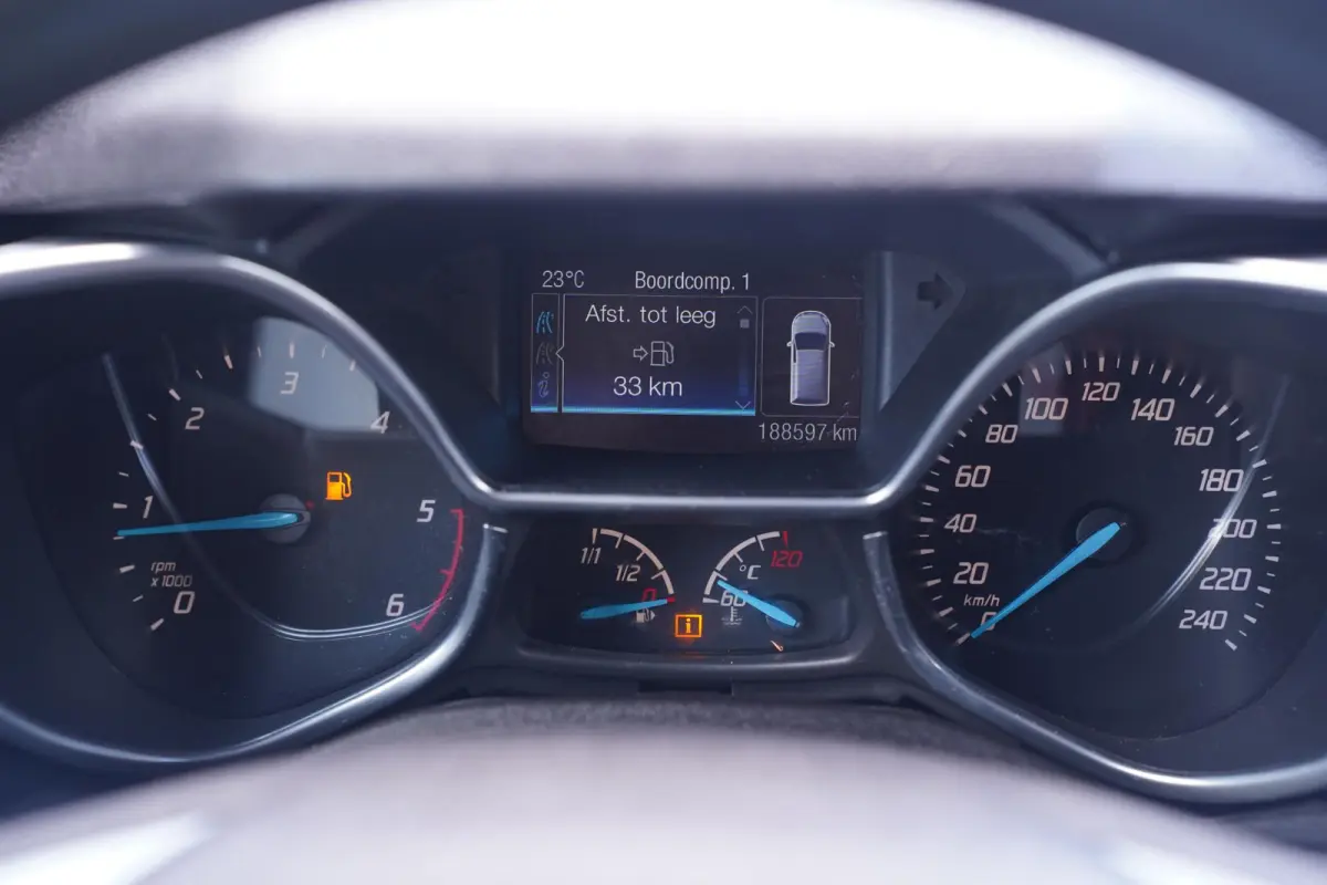 1.5 TDCI L1 Trend Navi, Camera, D-Riem vv 160 dkm Airco, Trekhaak, PDC achter, 3-Zits