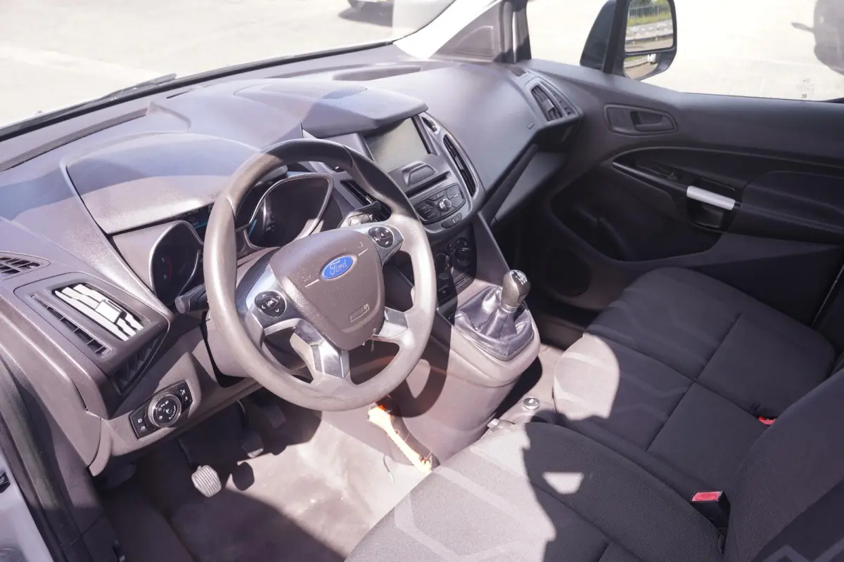 1.5 TDCI L1 Trend Navi, Camera, D-Riem vv 160 dkm Airco, Trekhaak, PDC achter, 3-Zits