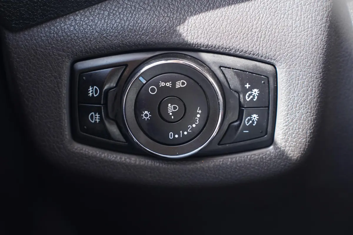 1.5 TDCI L1 Trend Navi, Camera, D-Riem vv 160 dkm Airco, Trekhaak, PDC achter, 3-Zits