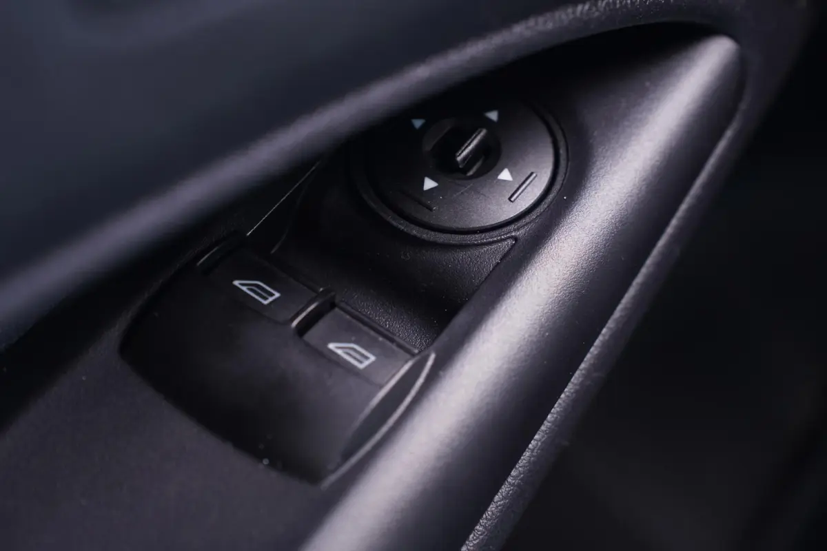 1.5 TDCI L1 Trend Navi, Camera, D-Riem vv 160 dkm Airco, Trekhaak, PDC achter, 3-Zits