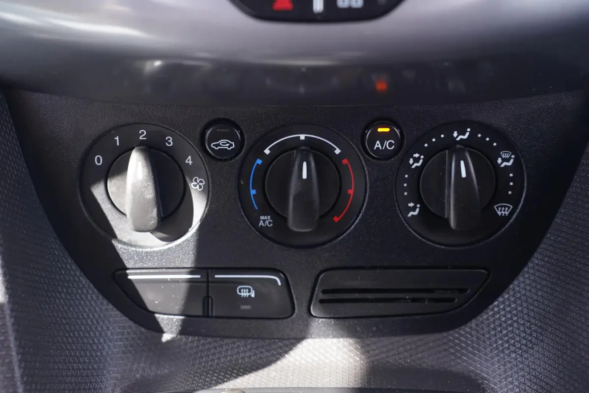 1.5 TDCI L1 Trend Navi, Camera, D-Riem vv 160 dkm Airco, Trekhaak, PDC achter, 3-Zits